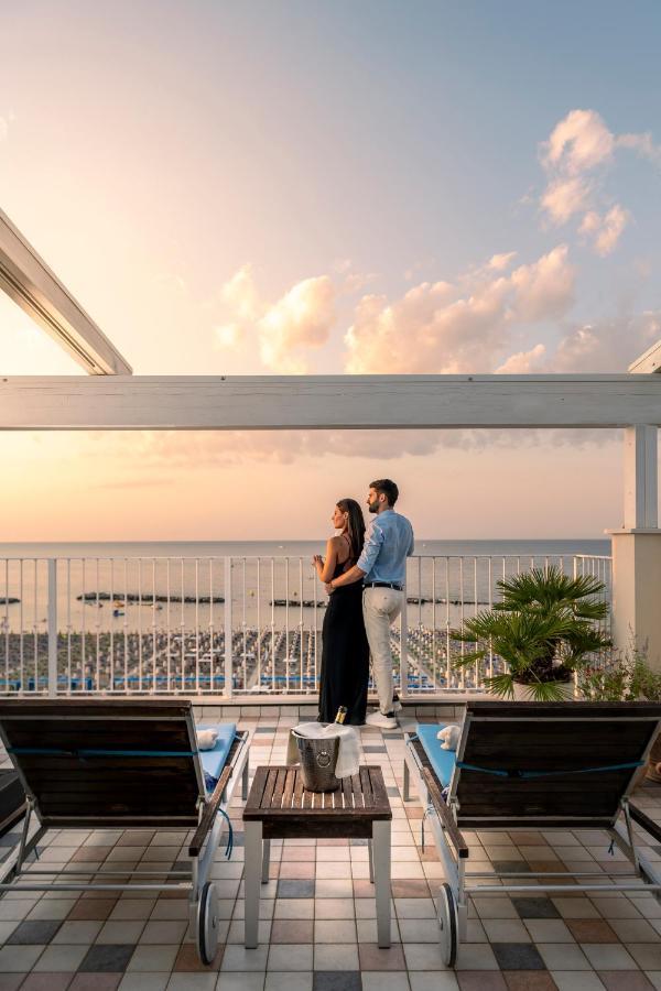 Luxor Beach Boutique Hotel Cattolica Buitenkant foto